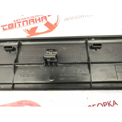 Накладка порога передняя правая Jaguar XF 2008-2015 8X2313200AF